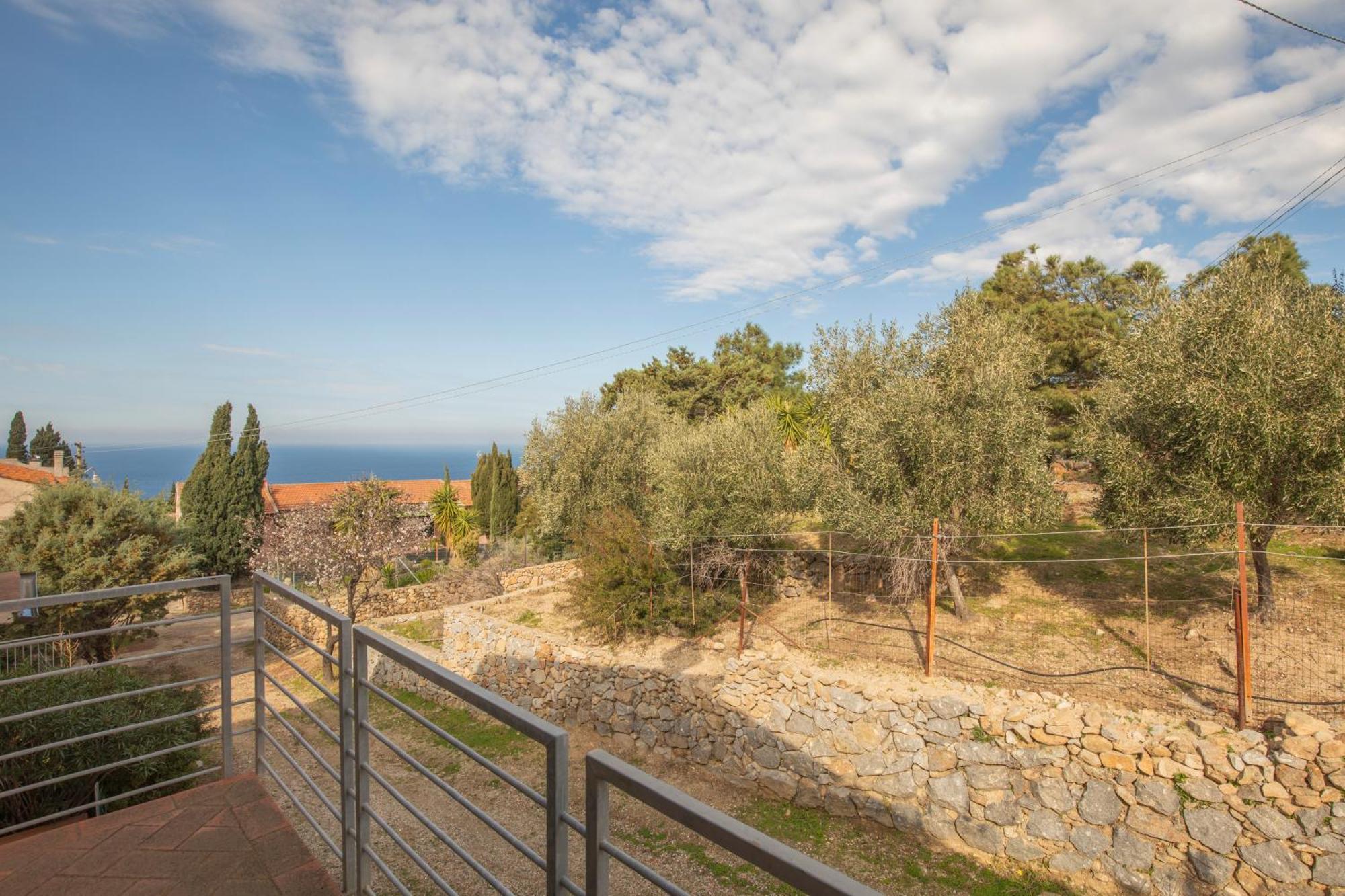 Holiday home Mandorlo E Melograno By Helloelba *